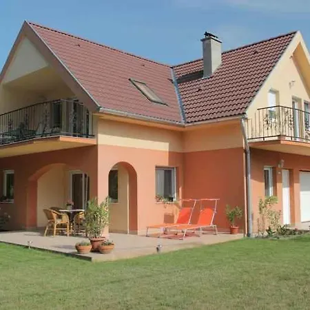 Waterfront In Zamardi-balaton 55033 Hébergement de vacances *