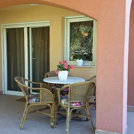 Waterfront In Zamardi-balaton 55033 Hébergement de vacances