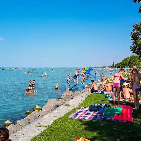 Waterfront In Zamardi-balaton 55033 Hébergement de vacances